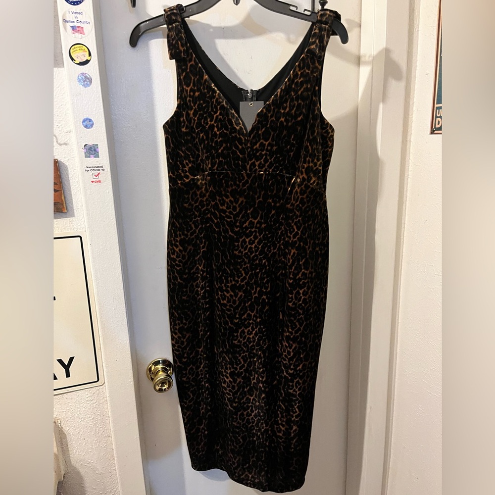 PUG/Laura Byrnes- size XL- br/bk stretch leopard velvet sheath dress, zips. NWT.